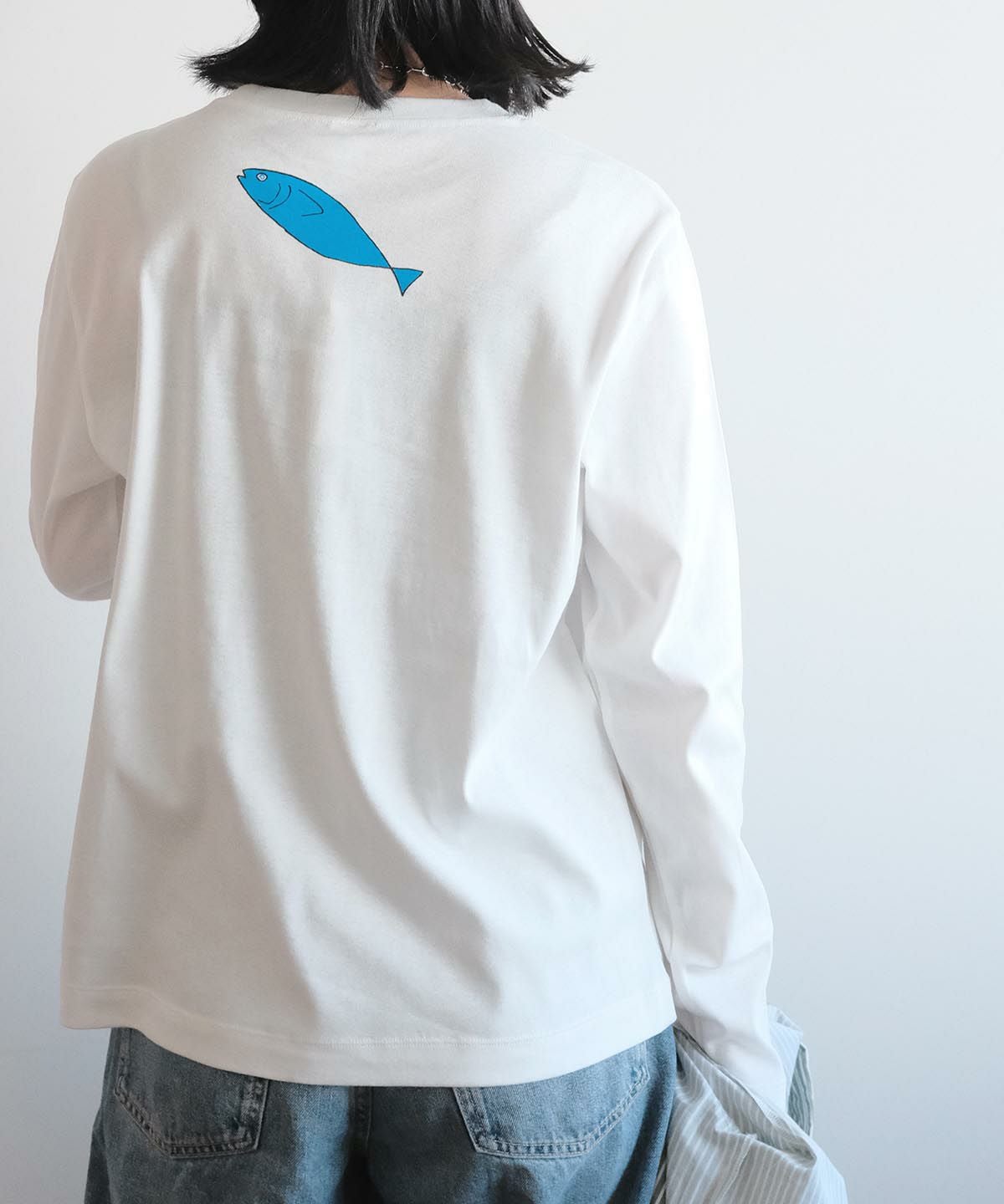 モデル着用画像（ホワイト×ブルー）