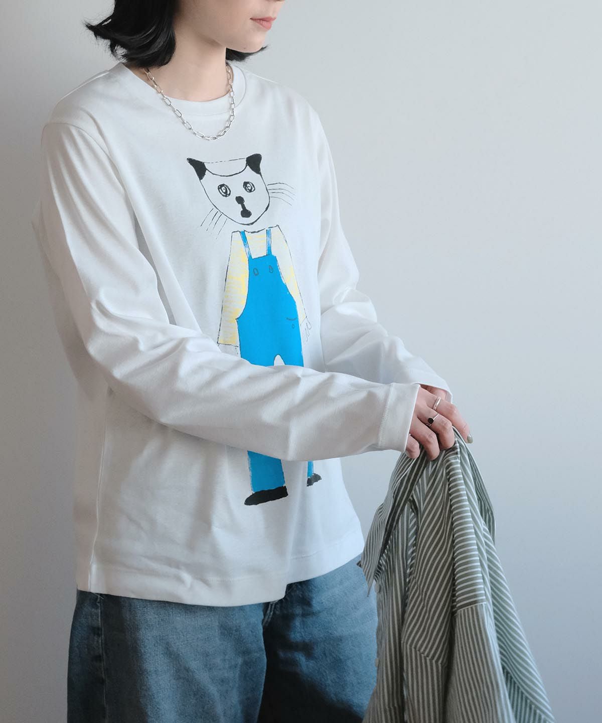 モデル着用画像（ホワイト×ブルー）