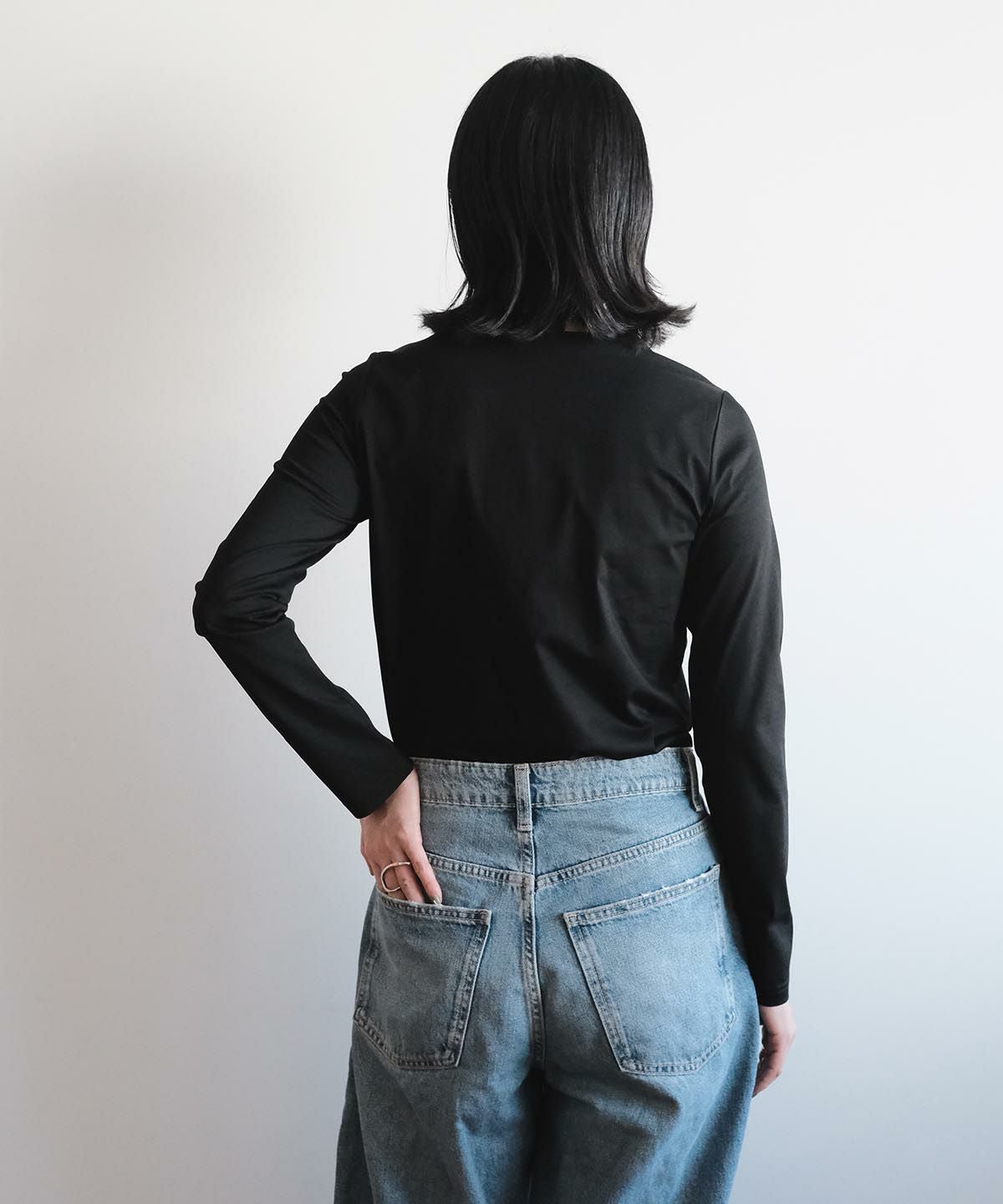 モデル着用画像（ブラック）