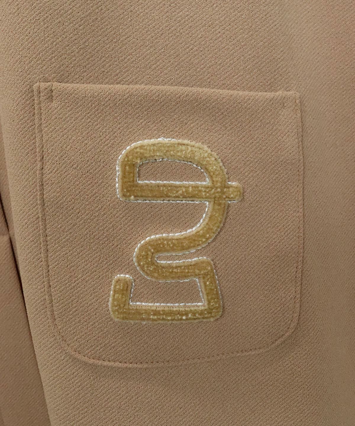 ポケットデザイン部分（キャメル）