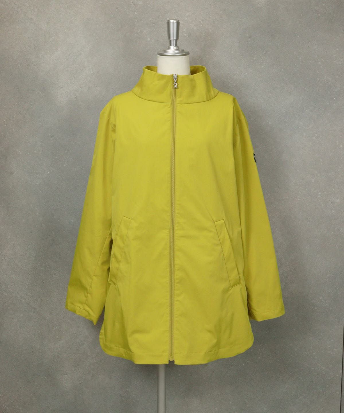 バックプリーツ撥水ブルゾン（イエロー）前
