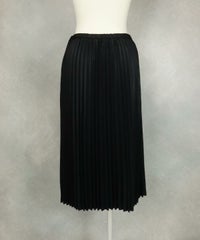 プリーツスカート後（ブラック）