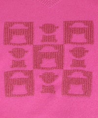 胸元デザイン部分（ピンク）