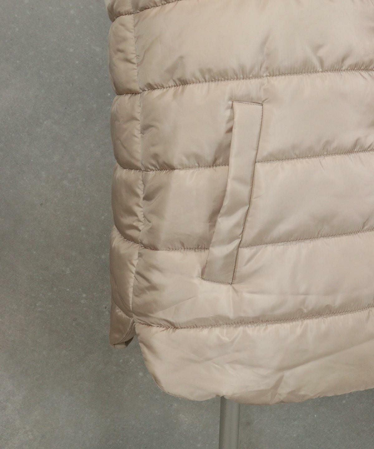 中綿フードベスト（ベージュ）ポケット