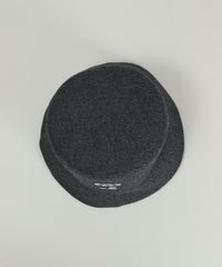 上部分(グレー)