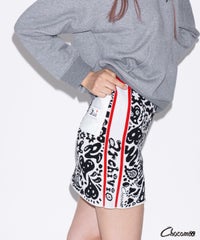 【ARCHIVIO×Chocomoo】総柄ニットスカート(ホワイト)着用イメージ