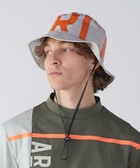 モデル着用画像（ベージュ）