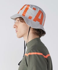 モデル着用画像（ベージュ）