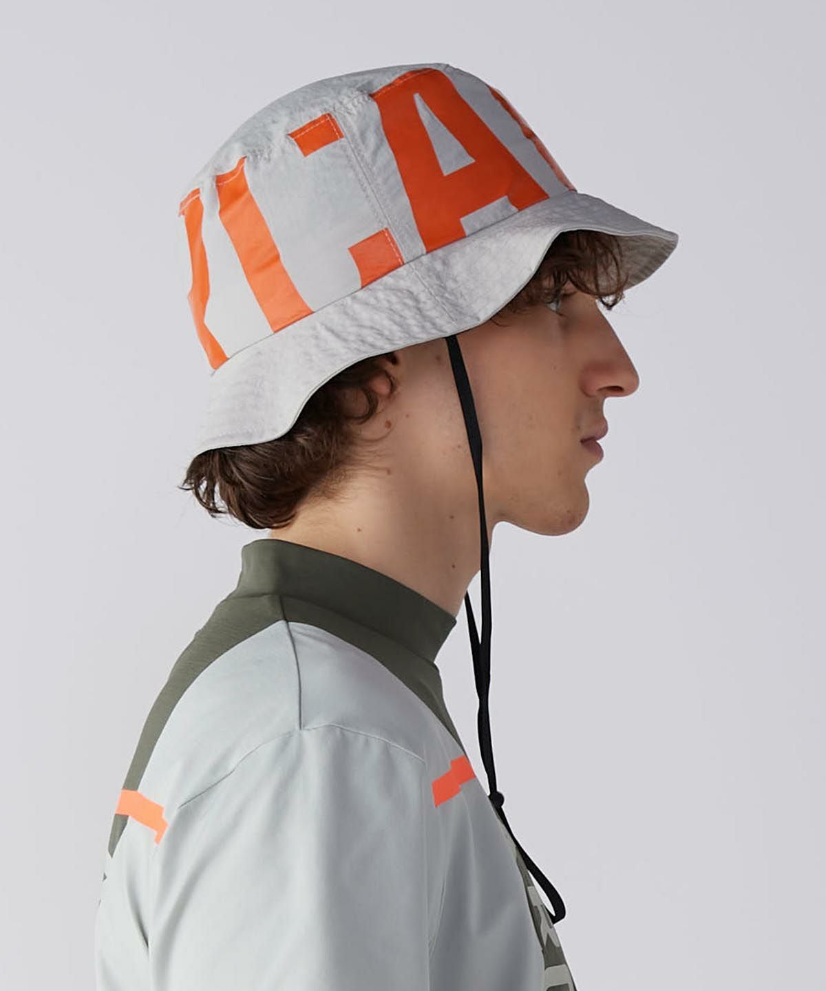 モデル着用画像（ベージュ）