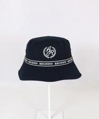 エンブレム風刺繍バケットハット（ネイビー）