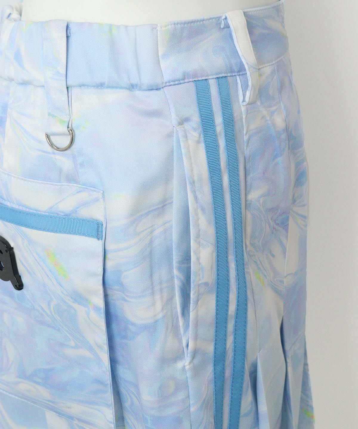 横ポケット部分（ブルー）