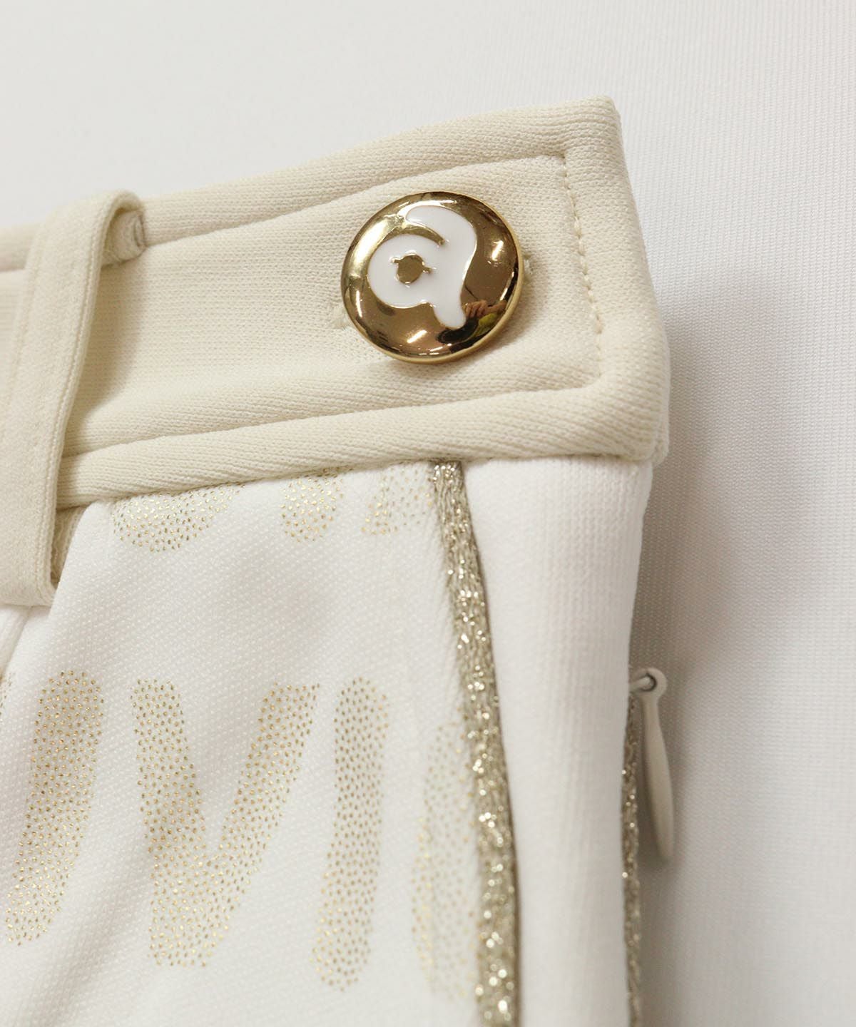 開閉部ボタン（ベージュ）