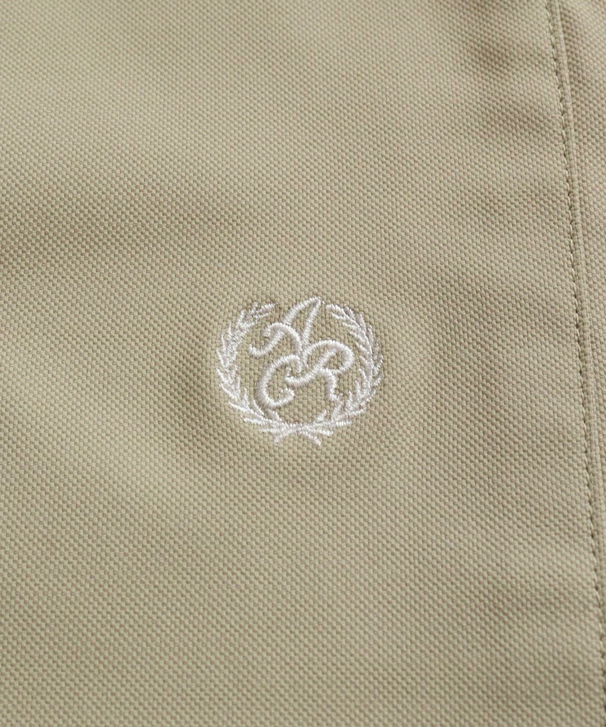 エンブレム風ロゴ刺繍（ベージュ）