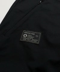 ロゴタグ部分（ブラック）