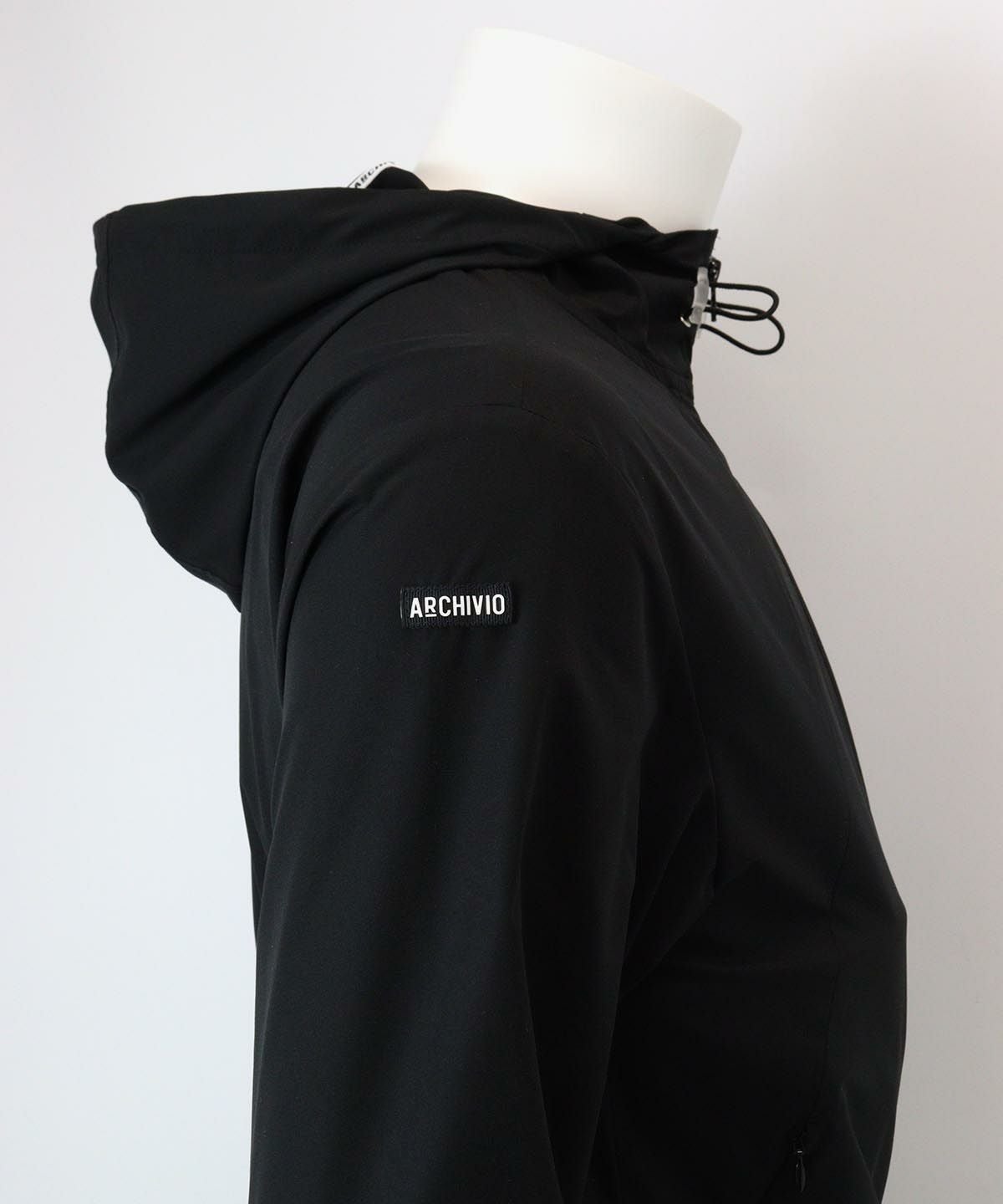 肩ロゴデザイン部分（ブラック）