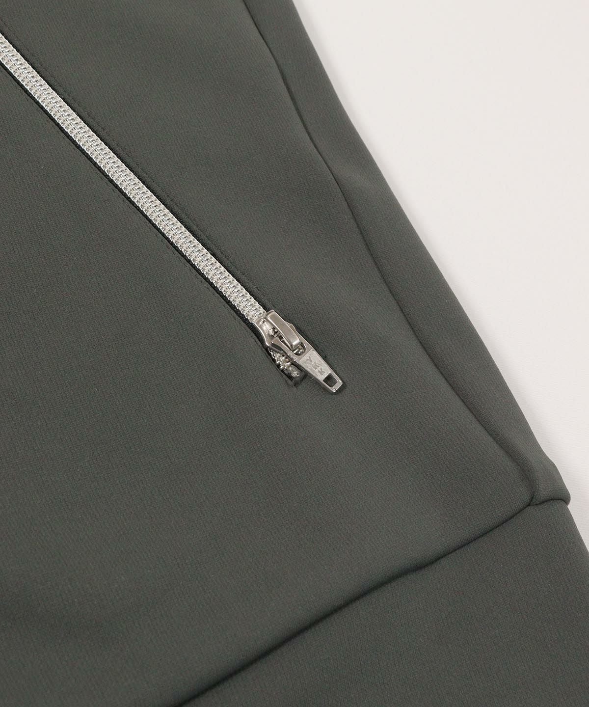 ポケット部分（グレー）