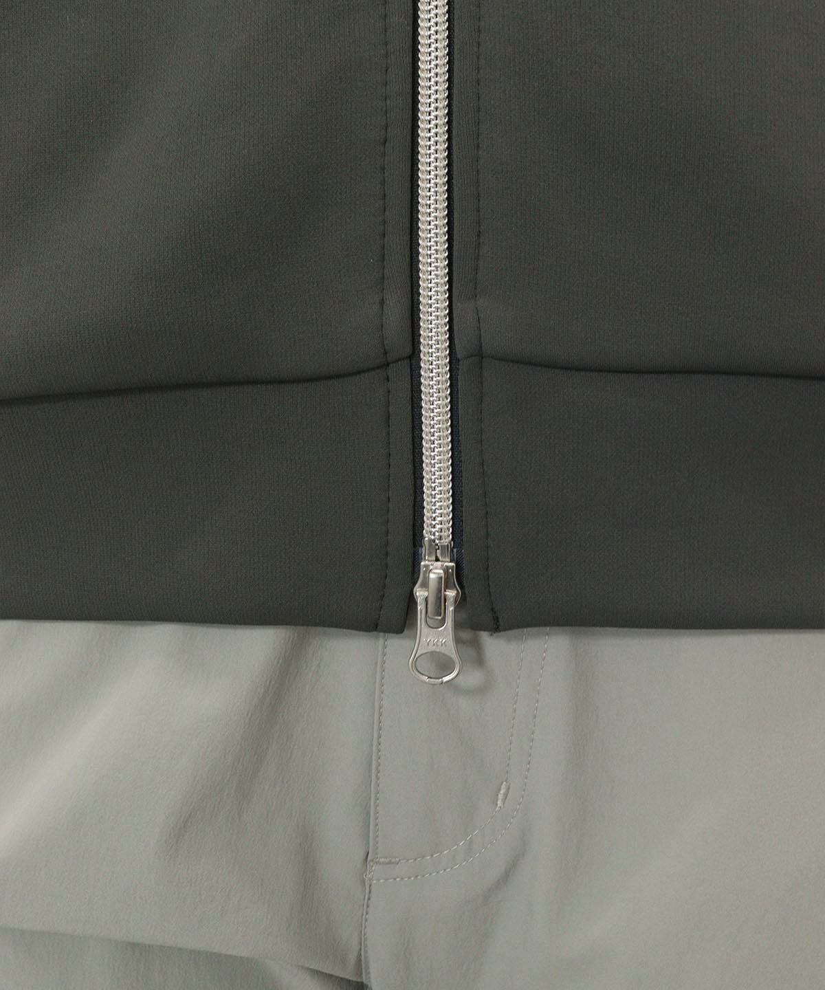 ファスナー部分アップ（グレー）