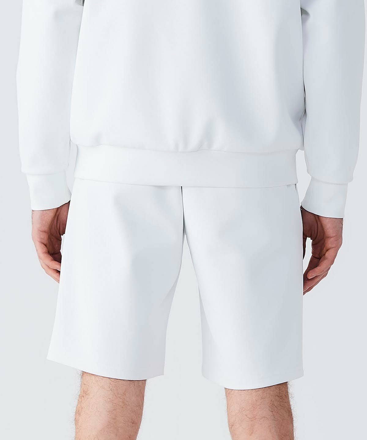 モデル画像（ホワイト）