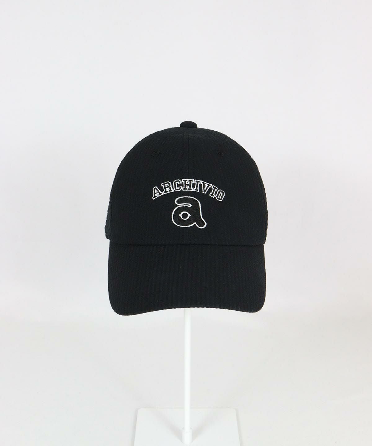 シアサッカーストライプ刺繍キャップ前（ブラック）