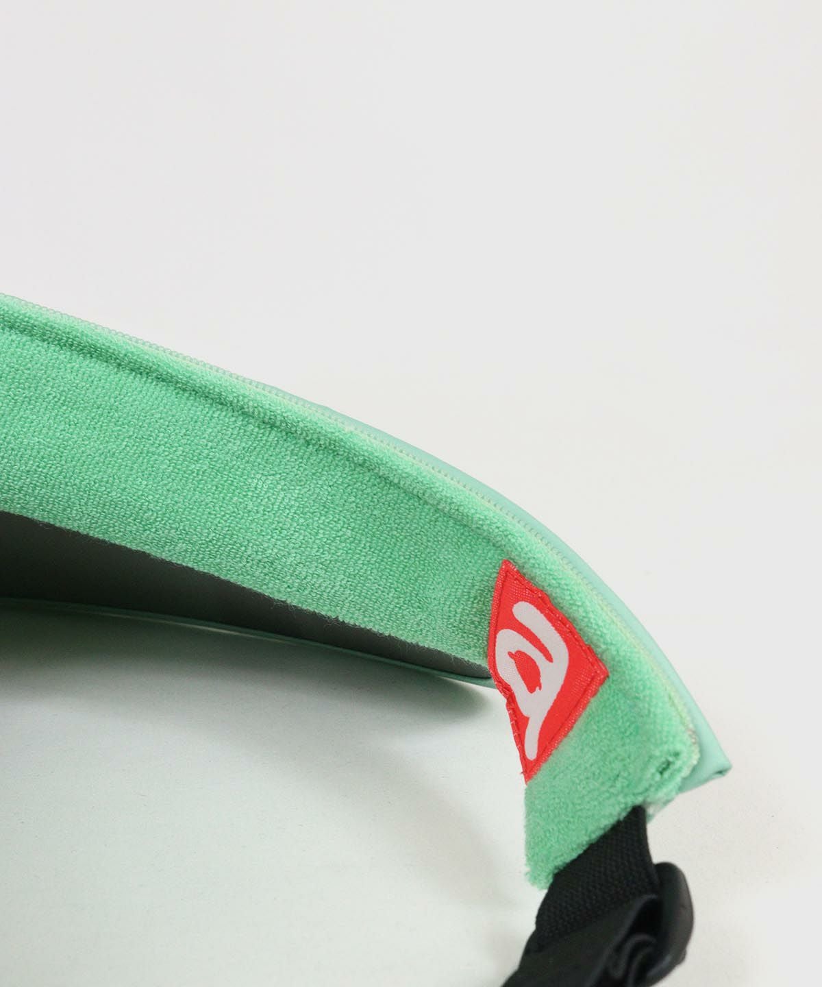 ロゴタグ部分（ライトグリーン）