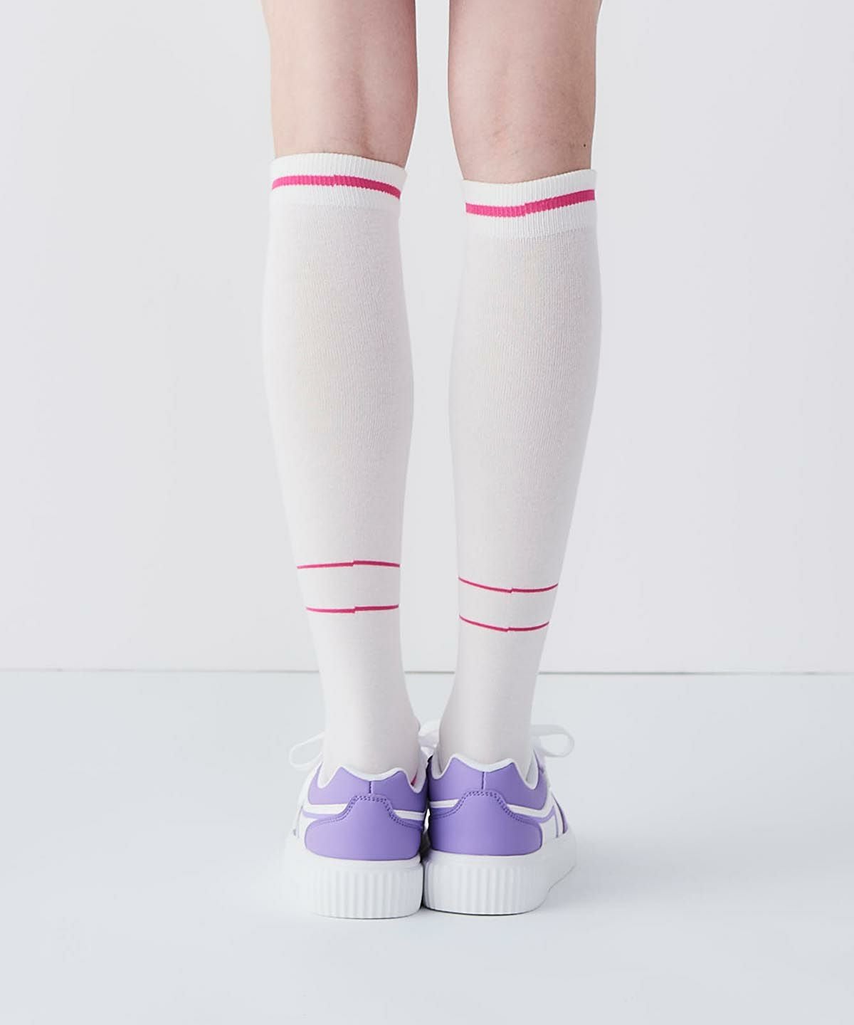 モデル着用画像（ホワイト×ピンク）