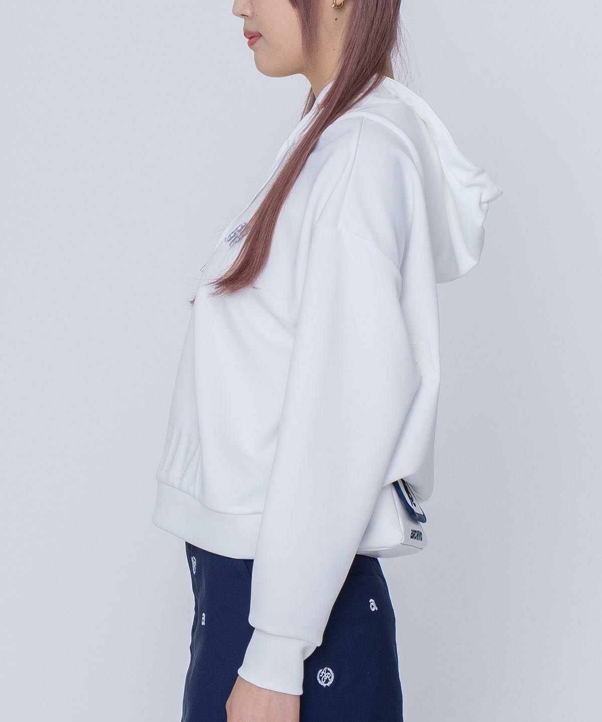 モデル着用画像（ホワイト）