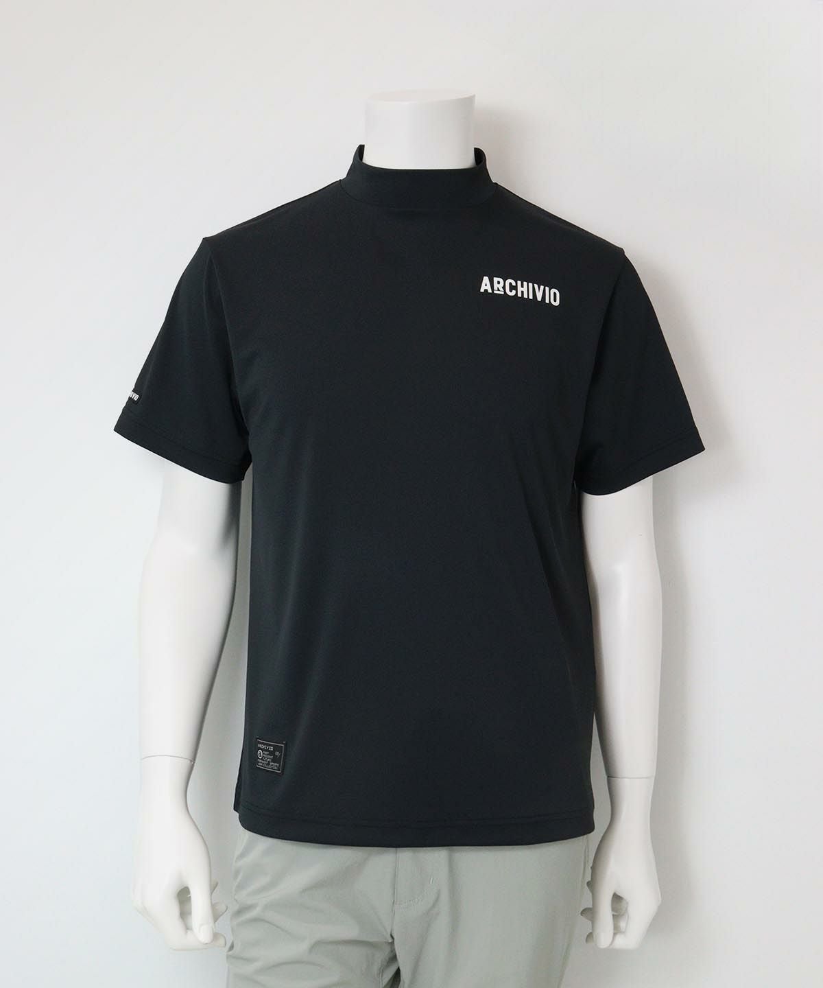 【メンズ】ロゴプリントハイネックプルオーバー（ブラック）