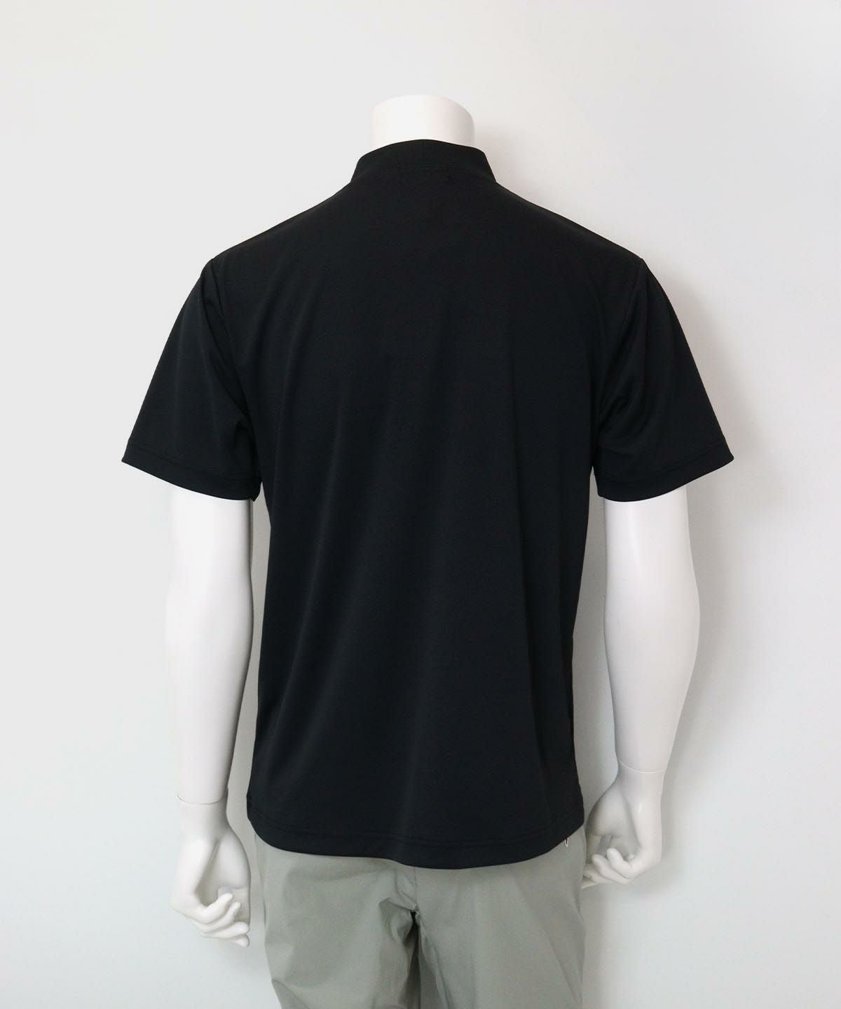 【メンズ】ロゴプリントハイネックプルオーバー後（ブラック）