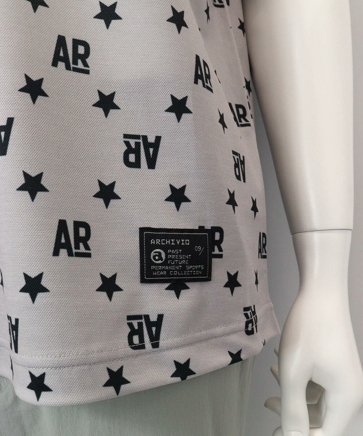 裾ロゴデザイン部分（ライトグレー）