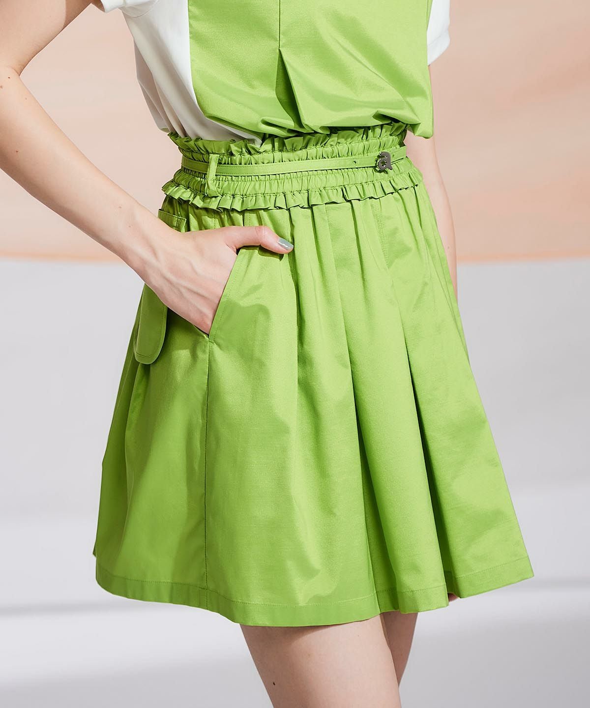 モデル着用画像（ライトグリーン）