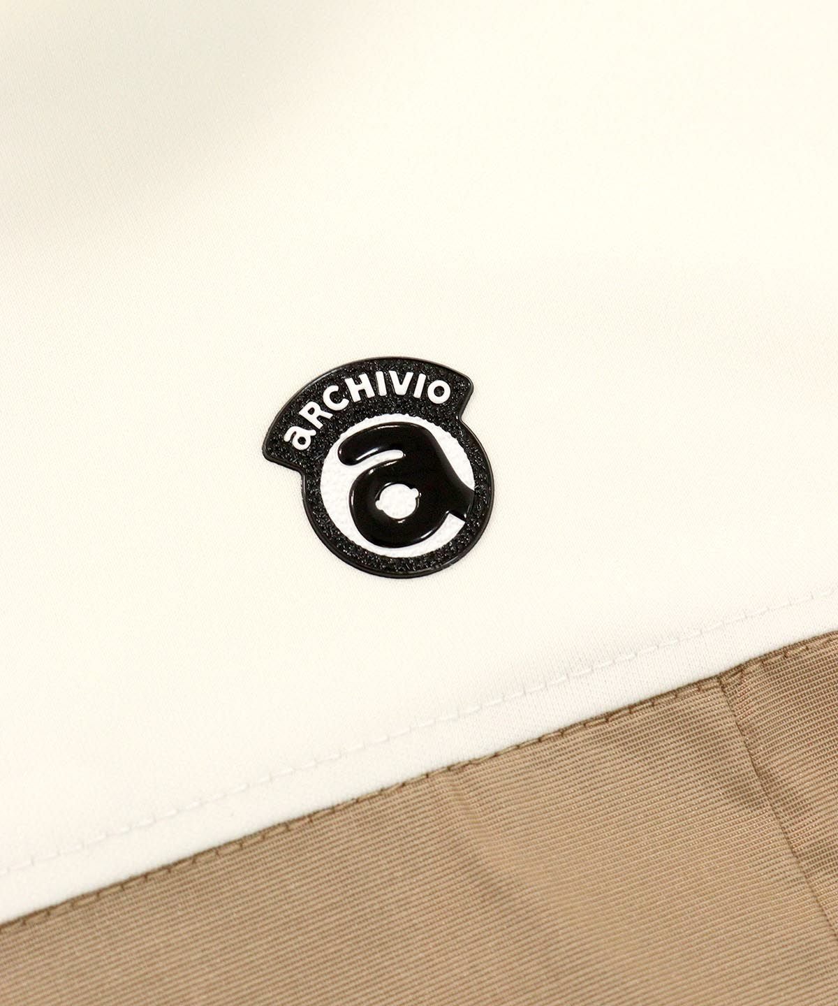 ロゴデザイン部分（ホワイト×ベージュ）