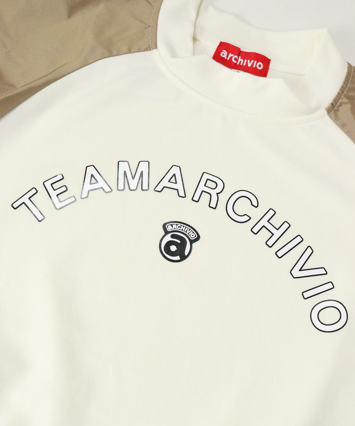 ロゴデザイン部分（ホワイト×ベージュ）