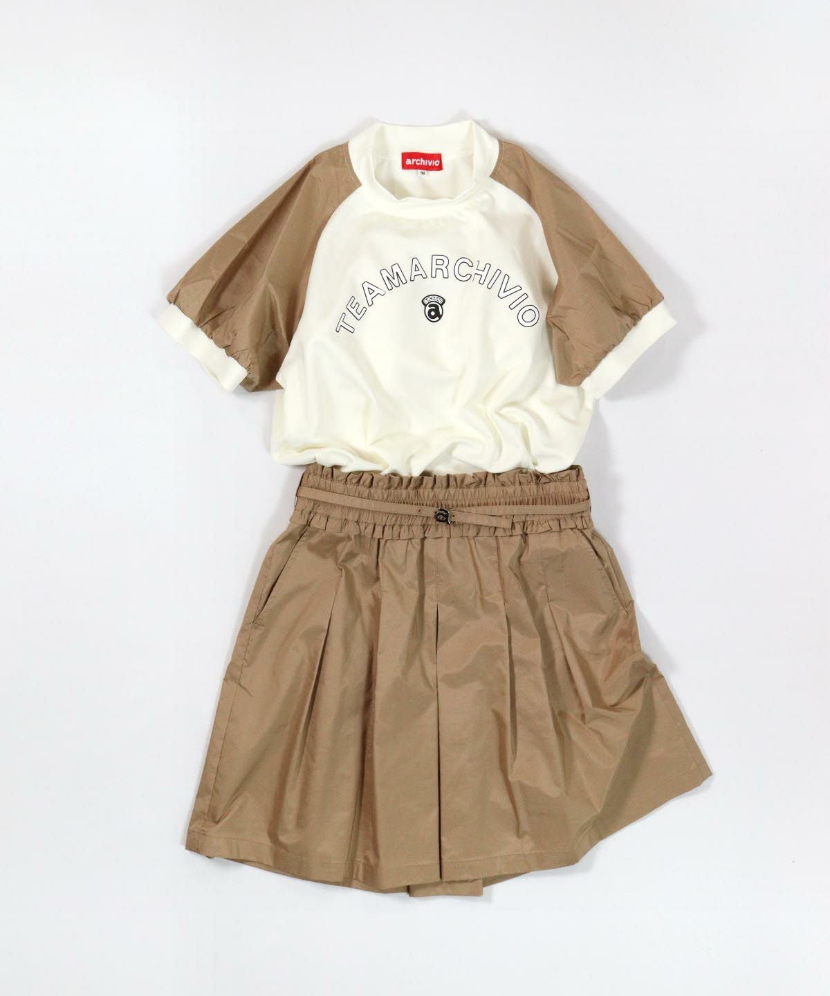 コーディネート画像(ホワイト×ベージュ)