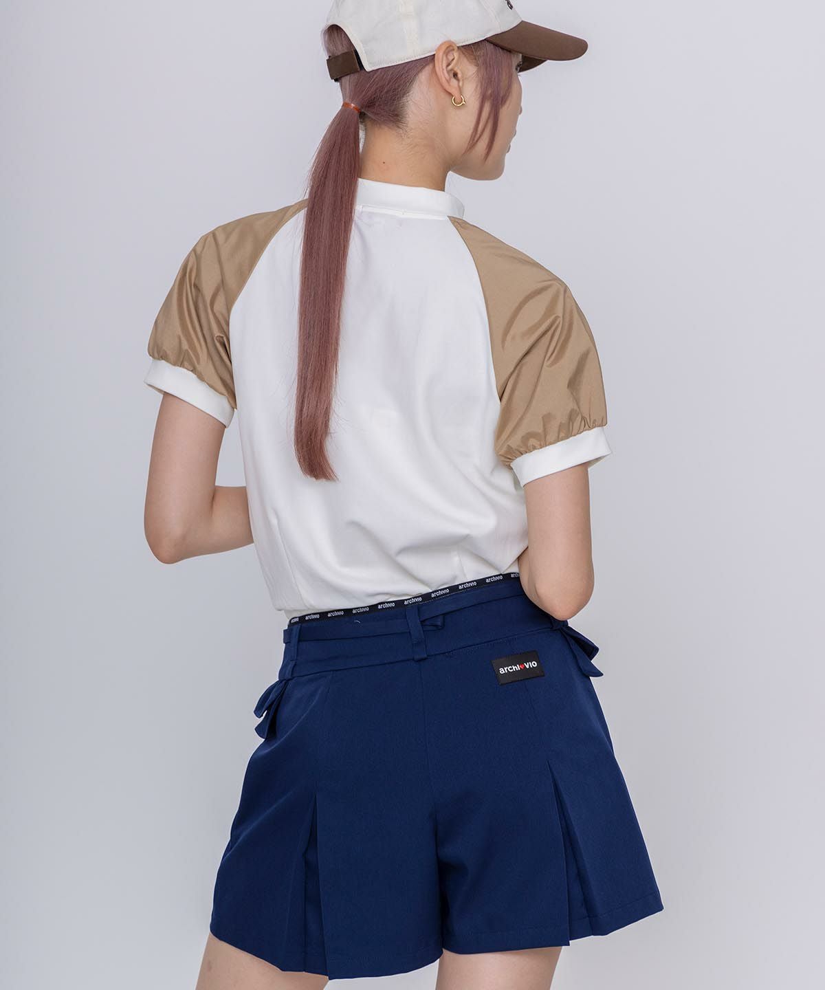 モデル着用画像（ホワイト×ベージュ）