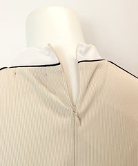 後ファスナー部分（ベージュ）