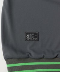 タグ部分（グレー）