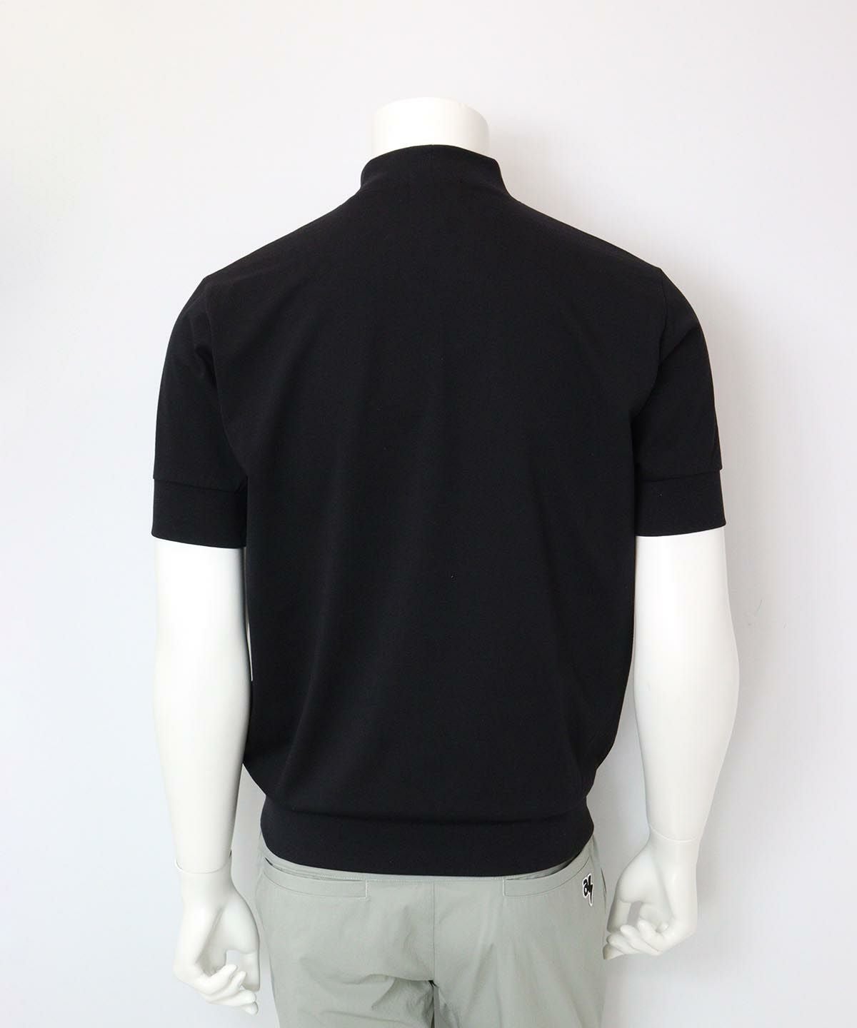 【メンズ】綿混ハイネックプルオーバー後（ブラック）