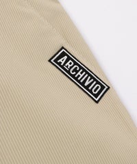 ロゴ部分（ベージュ）