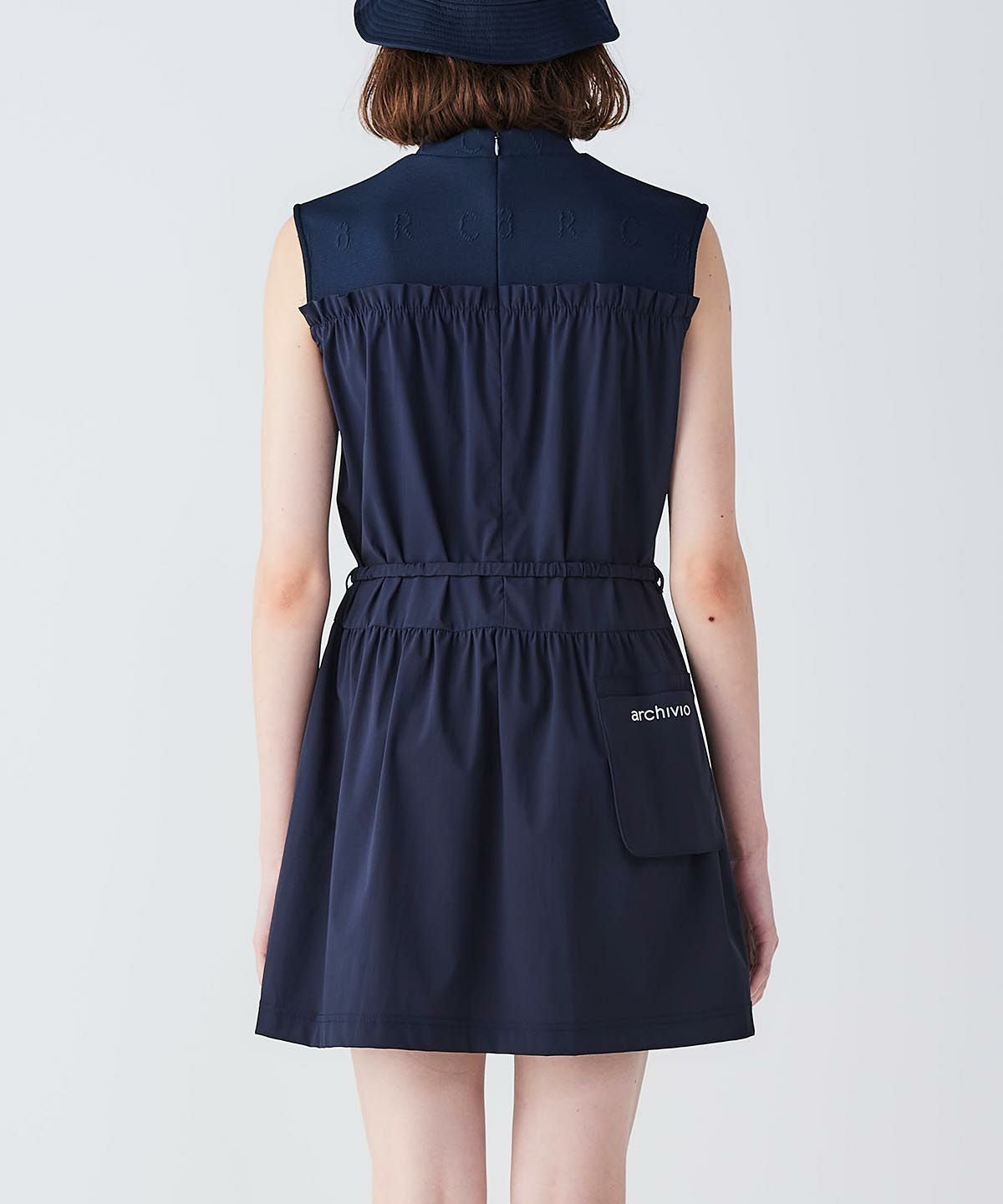 モデル着用画像（ネイビー）