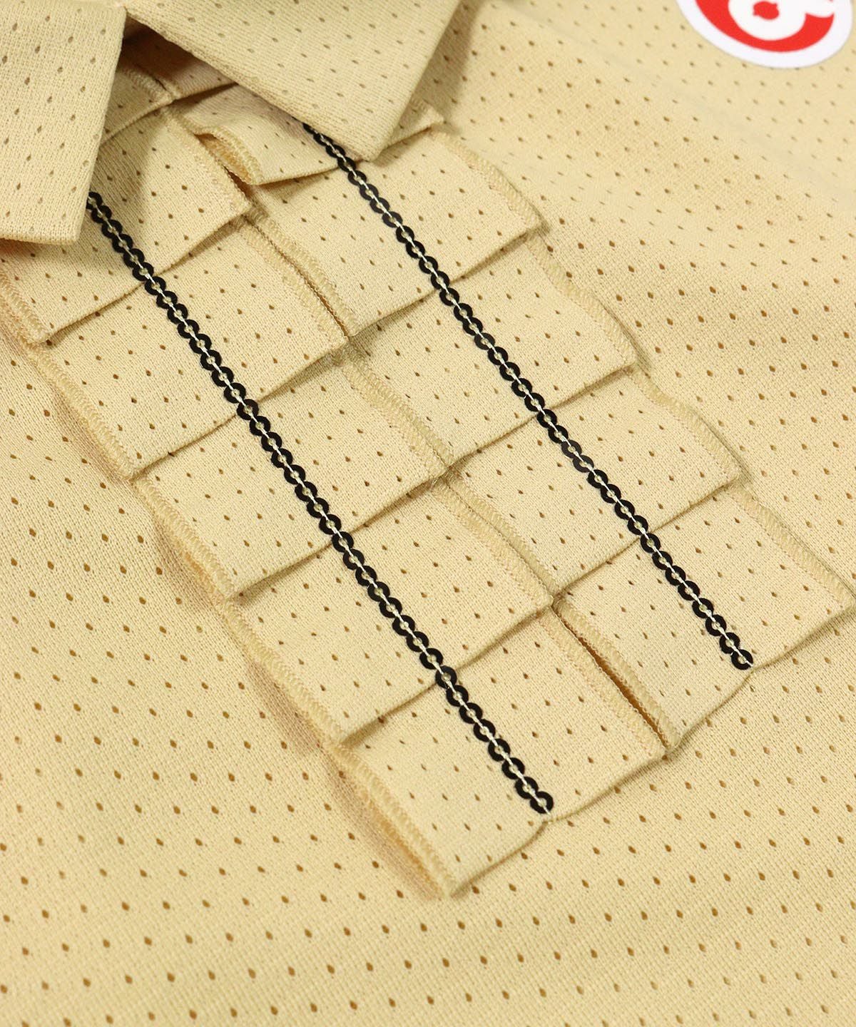 胸元アップ(ベージュ)