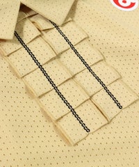 胸元アップ(ベージュ)