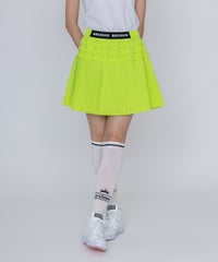 モデル着用画像（ライトグリーン）