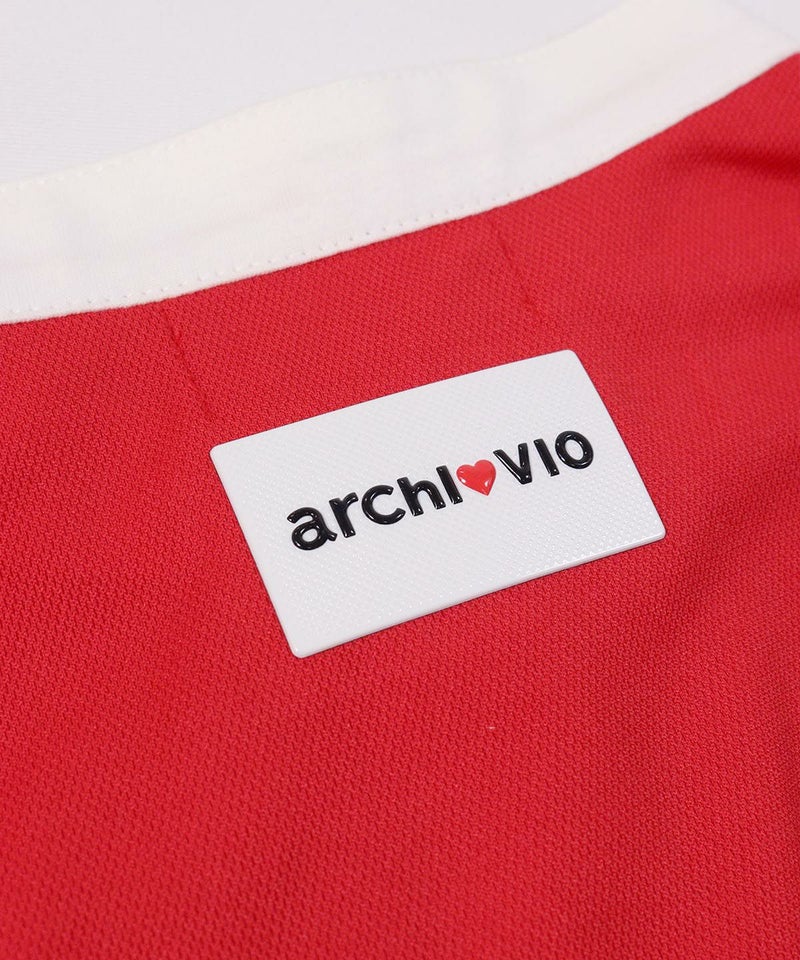 首元後ろロゴアップ(レッド)