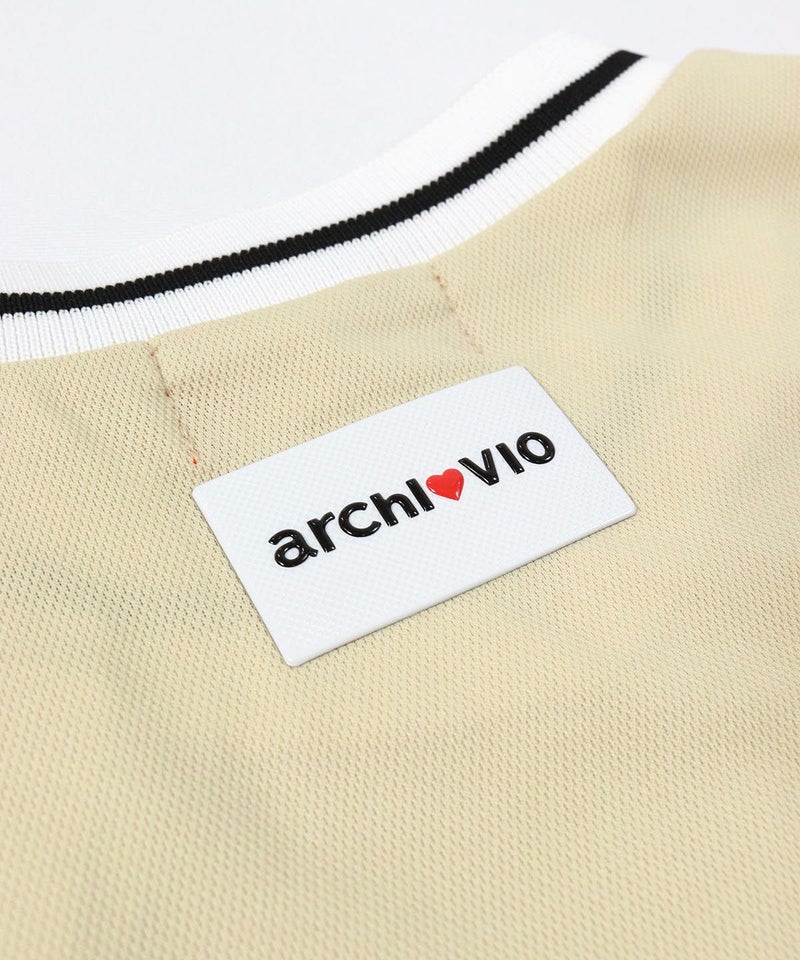 首元後ろロゴアップ(ベージュ)