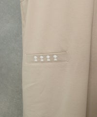 前ポケット部分（ベージュ）