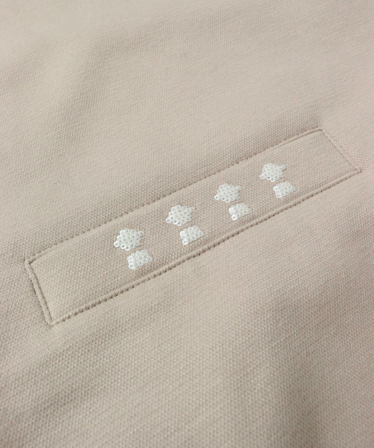 デザイン部分（ベージュ）