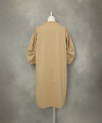 UV冷感タックスリーブワンピース後（キャメル）
