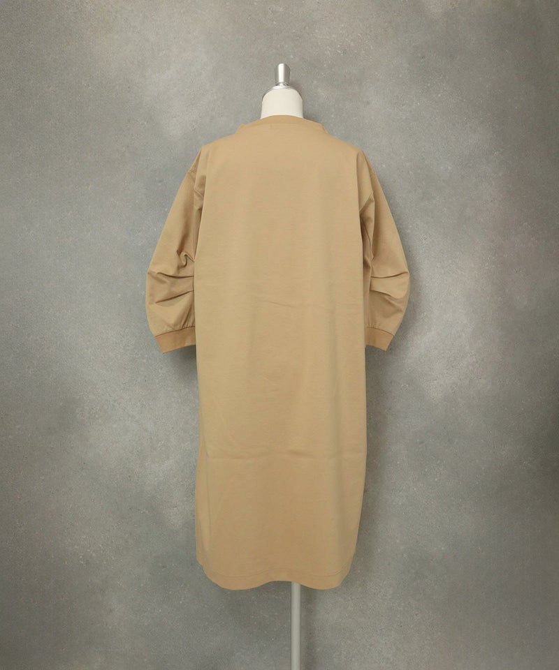 UV冷感タックスリーブワンピース後（キャメル）