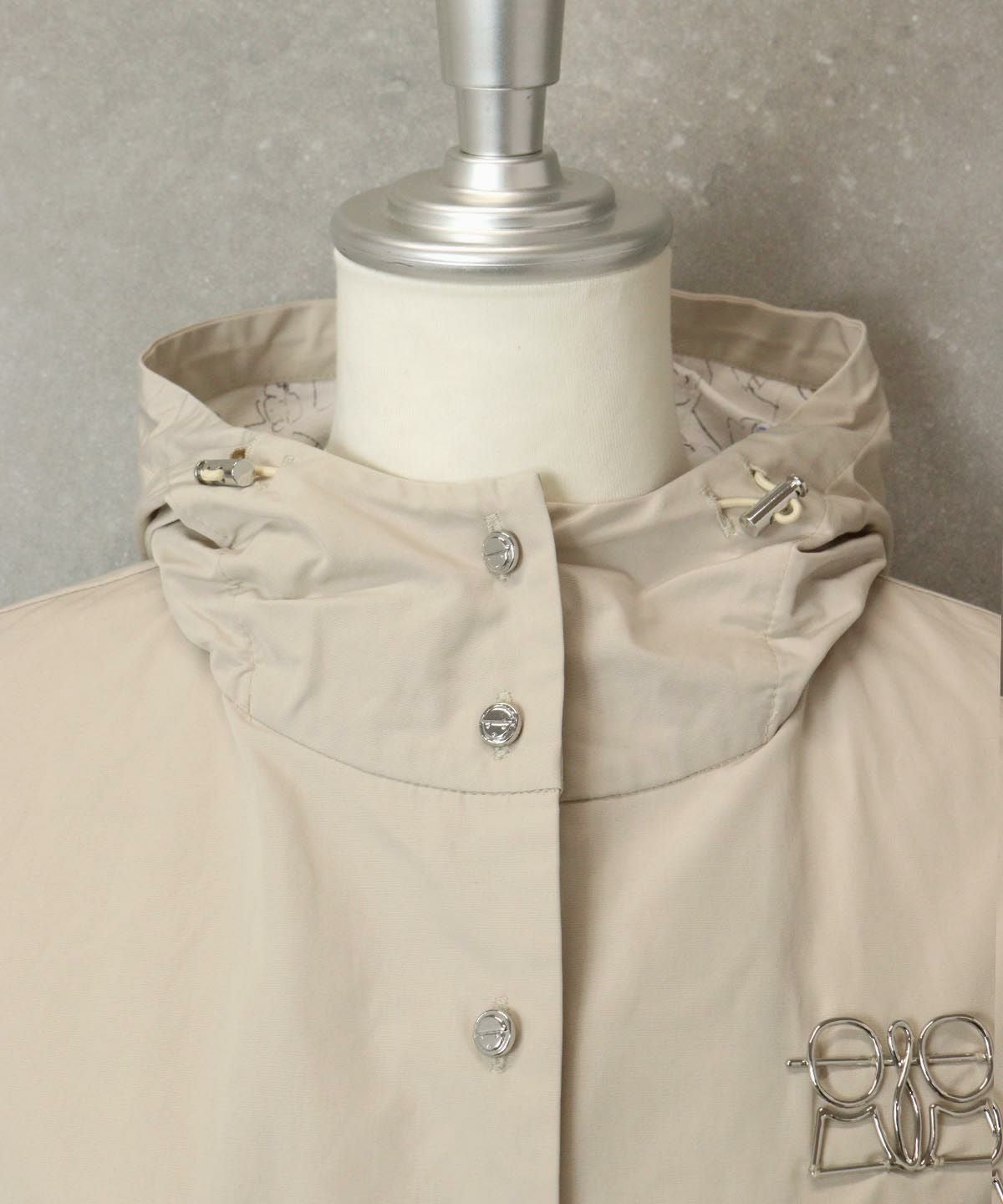 首元部分（ベージュ）