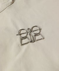 胸元デザイン部分（ベージュ）